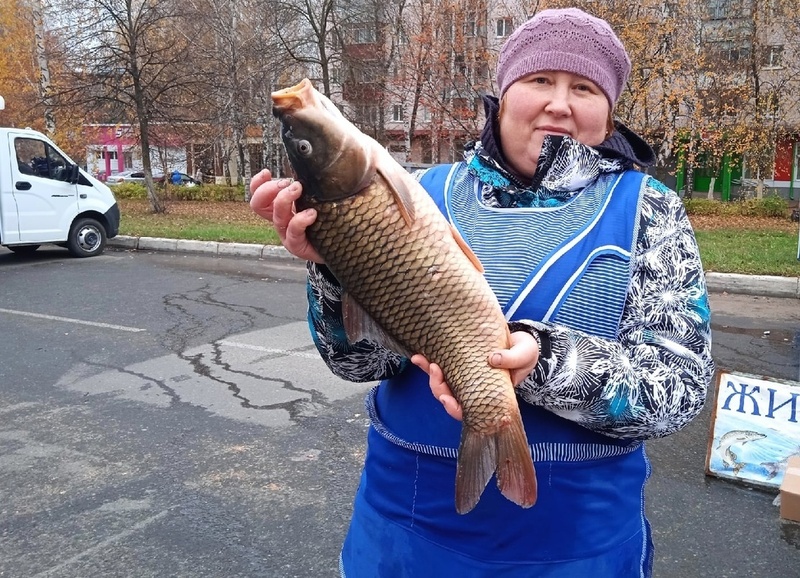 На ярмарке в Саранске раскупали рыбу, яйца, масло и овощи 